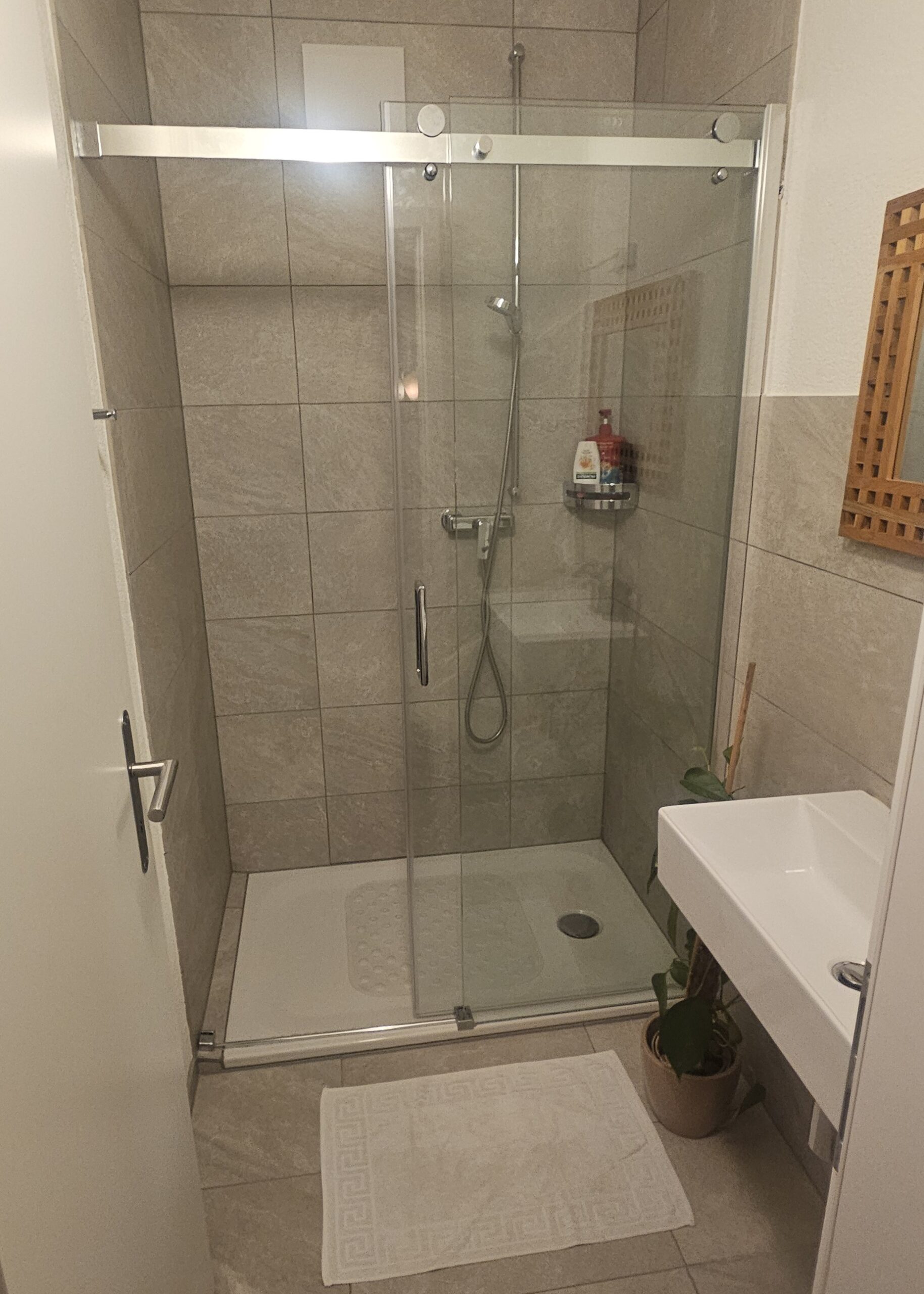 Dusche-ThanTawan-Thai-Massage-und-Paarassage-Basel